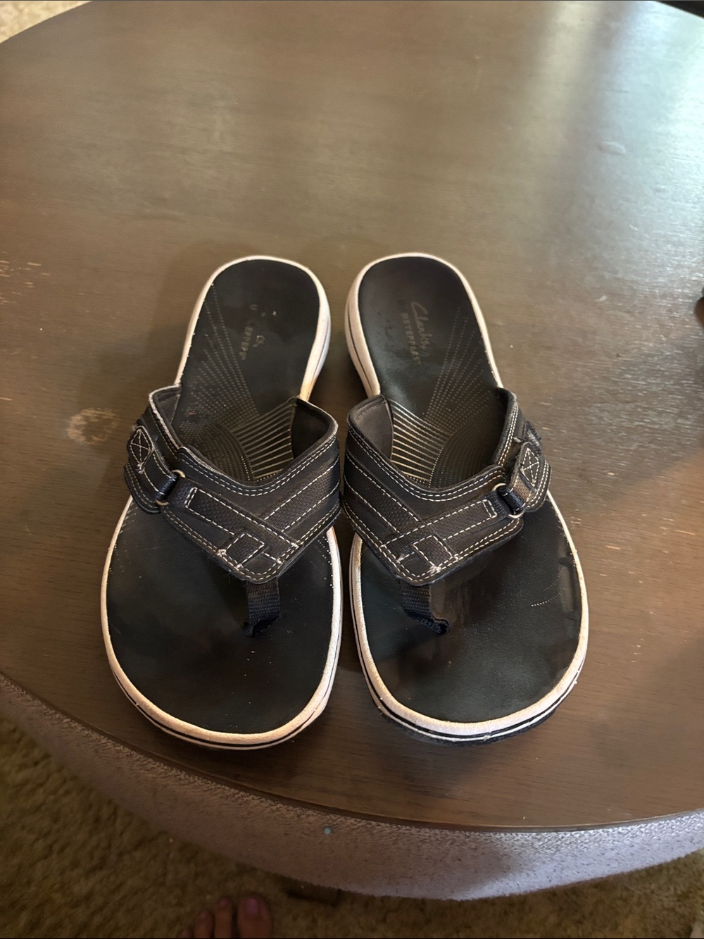 Clarks Cloudsteppers black and White Stitch Toe-Post Sandals